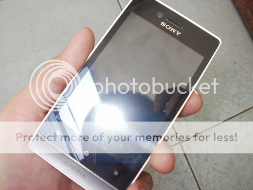 Bán 1 em Xperia Miro màu trắng like new fullbox hàng tồn kho